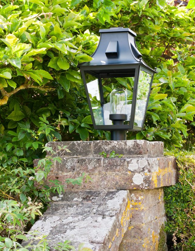 Бра VAUGHAN Kent Post Light