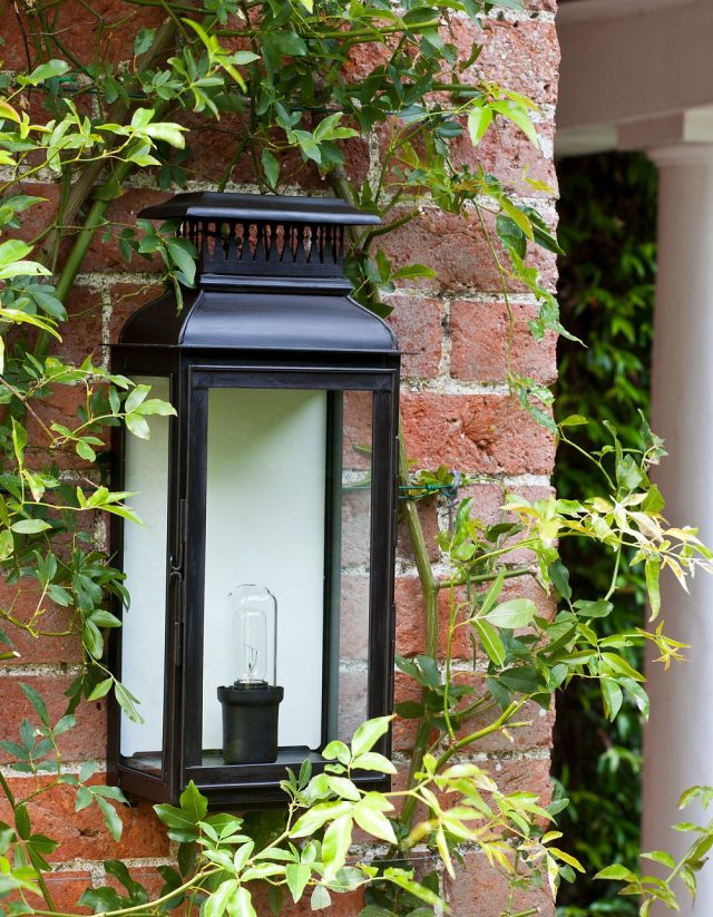 Бра VAUGHAN Kingston Wall Lantern
