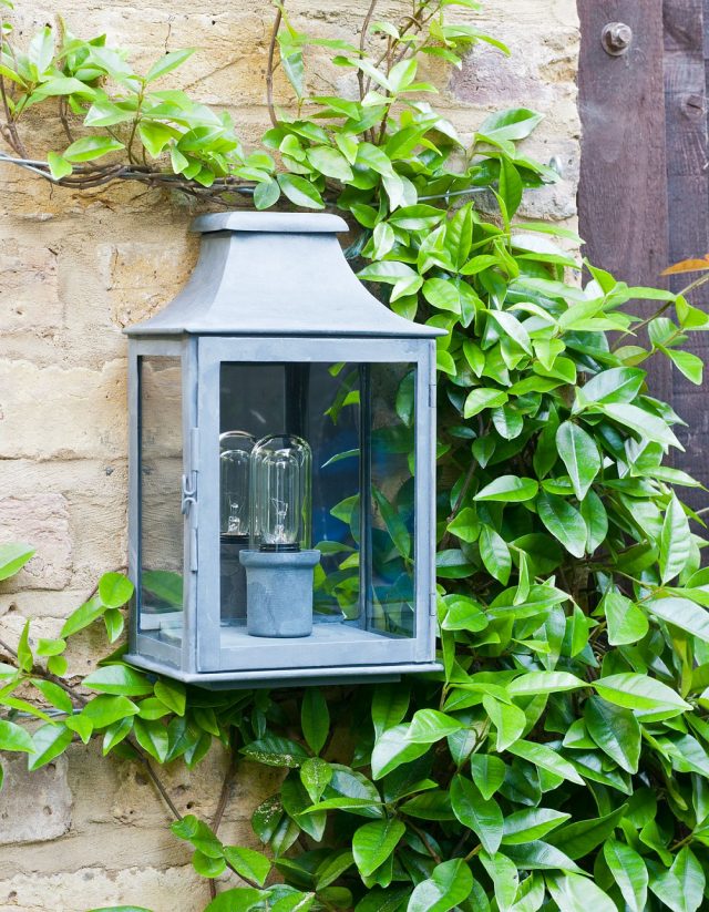 Бра VAUGHAN Powis Wall Lantern