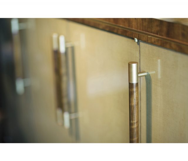 Буфет Jonathan Charles Hyedua and Ivory Sideboard