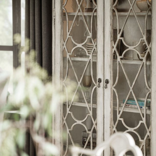 Витрина HOOKER FURNITURE Arabella Bunching Display Cabinet