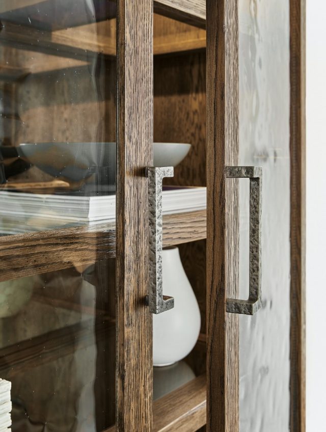 Витрина HOOKER FURNITURE Chapman