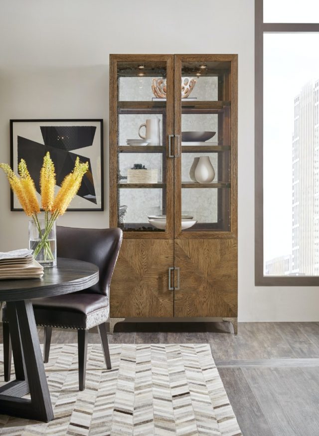 Витрина HOOKER FURNITURE Chapman