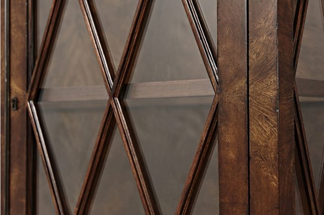 Витрина Theodore Alexander BROOKSBY DISPLAY CABINET