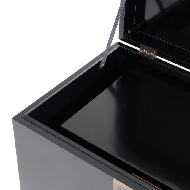 Декоративный стол EICHHOLTZ Chest Kani set of 2
