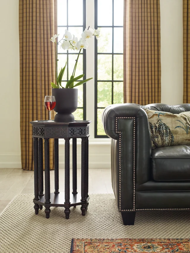 Декоративный стол HOOKER FURNITURE Charleston Side Table