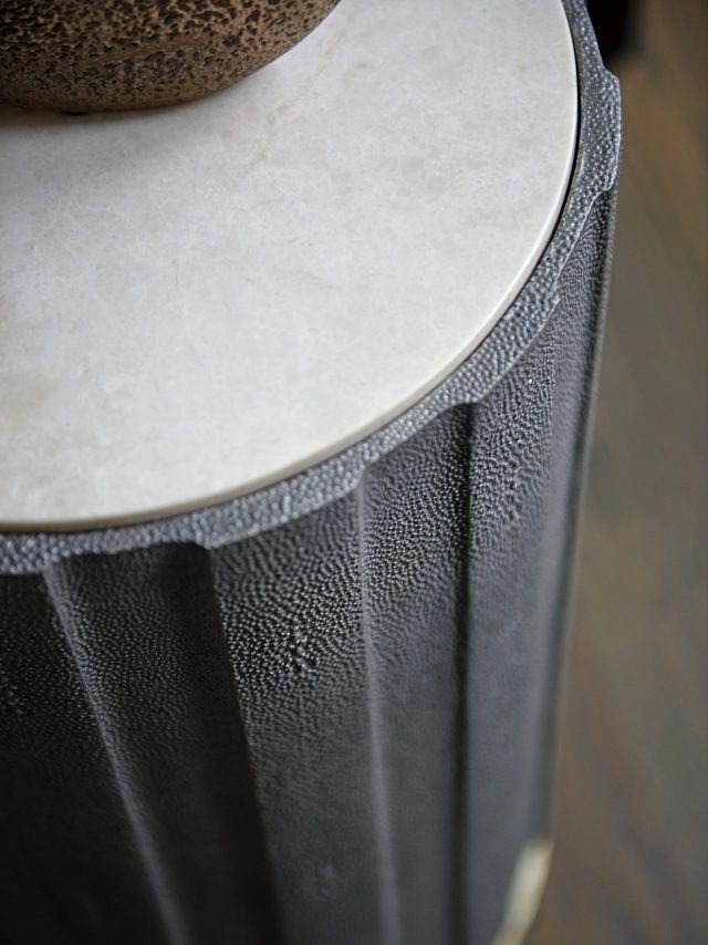 Декоративный стол LEXINGTON CHELSEA TAUPE