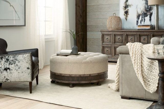 Коктейльный стол HOOKER FURNITURE La Grange Giddings Round Uph Cocktail Table