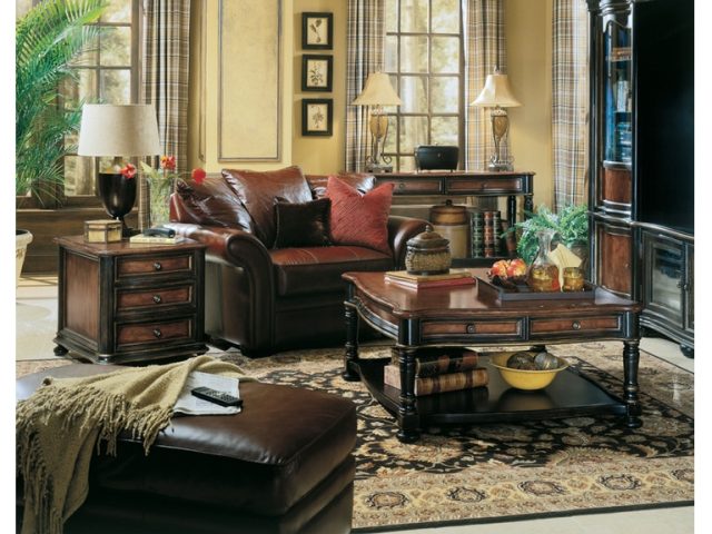 Коктейльный стол HOOKER FURNITURE Preston Ridge Square Cocktail Trunk