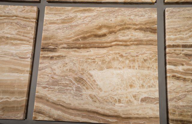 Коктейльный стол Phillips Collection Onyx Coffee Table