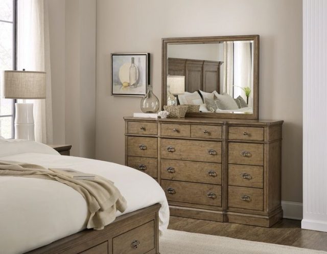 Комод HOOKER FURNITURE TWELVE-DRAWER DRESSER BROWN