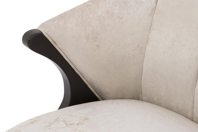 Кресло EICHHOLTZ PAVONE CHAIR BEIGE