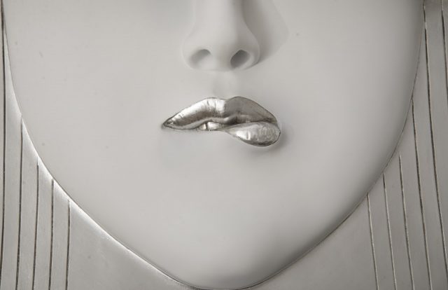 Настенный декор Phillips Collection Fashion Faces Pout Large Wall Art White/Silver