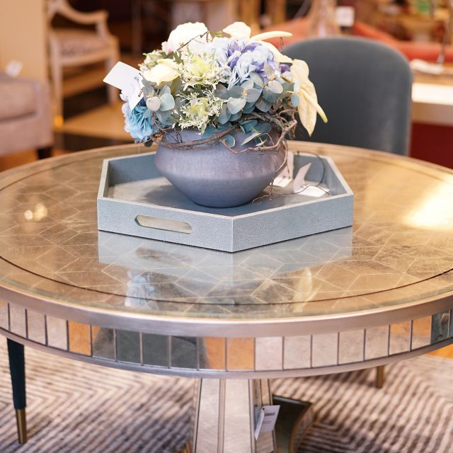 Обеденный стол Century Furniture SAMANTHA