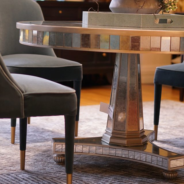 Обеденный стол Century Furniture SAMANTHA