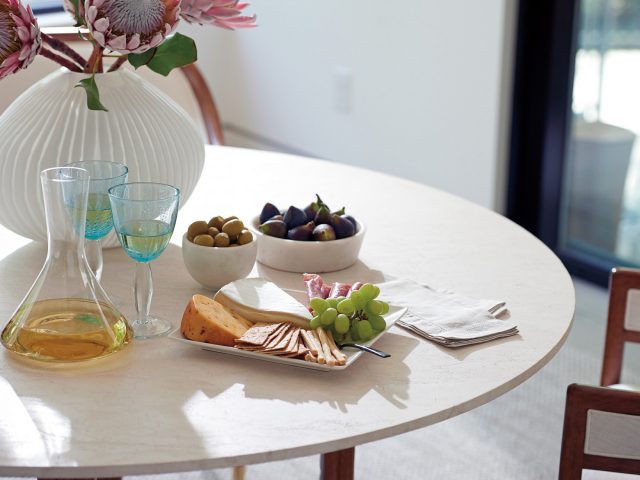 Обеденный стол LEXINGTON Woodard Marble Top Dining Table