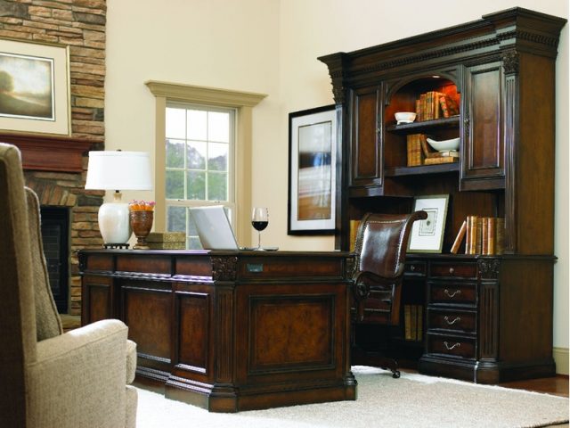 Офисное кресло HOOKER FURNITURE EUROPEAN RENAISSANCE II SWIVEL CHAIR