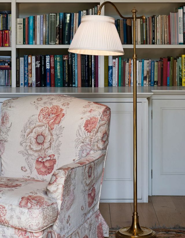 Напольная лампа VAUGHAN Melrose Swan Neck Floor Lamp