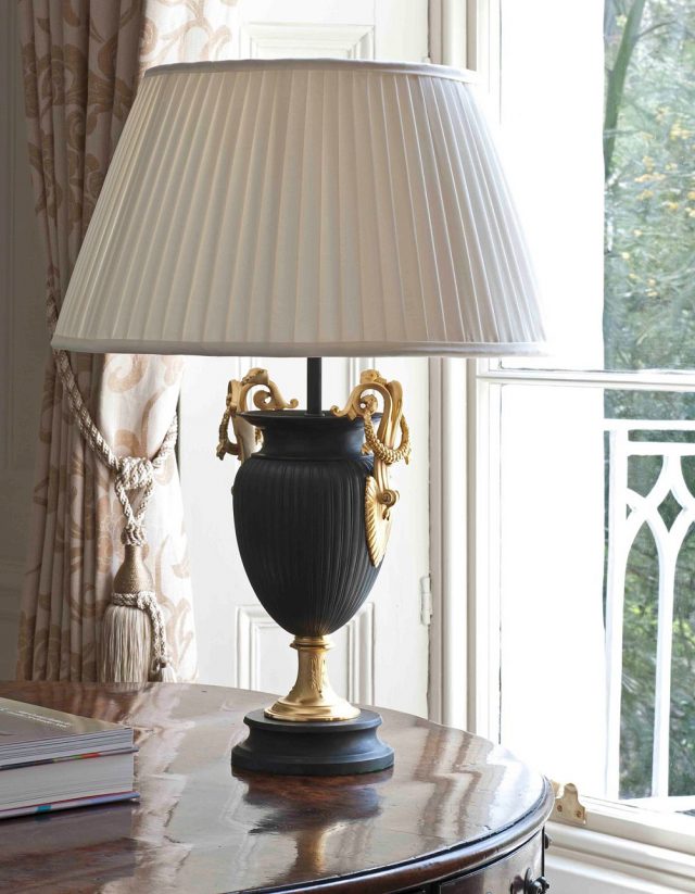 Настольная лампа VAUGHAN Lansdowne Urn Table Lamp