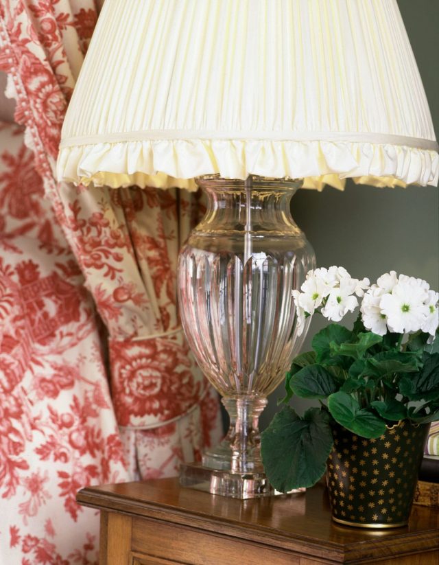 Настольная лампа VAUGHAN Lilford Glass Urn Table Lamp