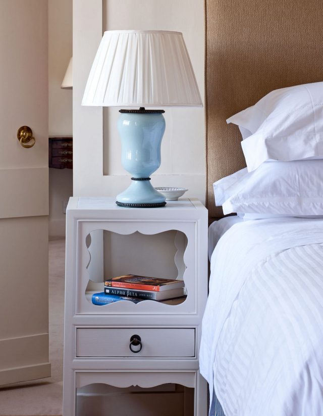 Настольная лампа VAUGHAN Menerbes Table Lamp