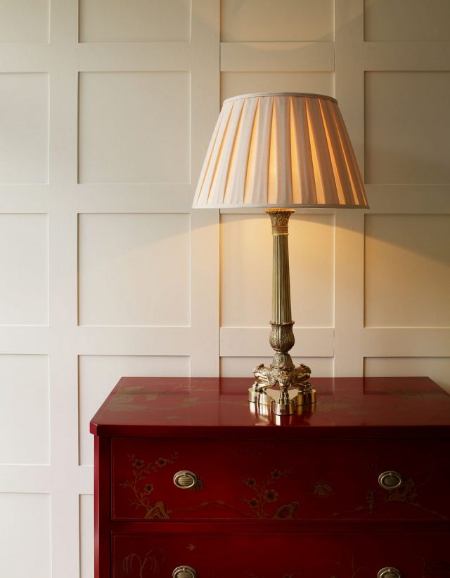 Настольная лампа VAUGHAN Saltwood Tripod Table Lamp