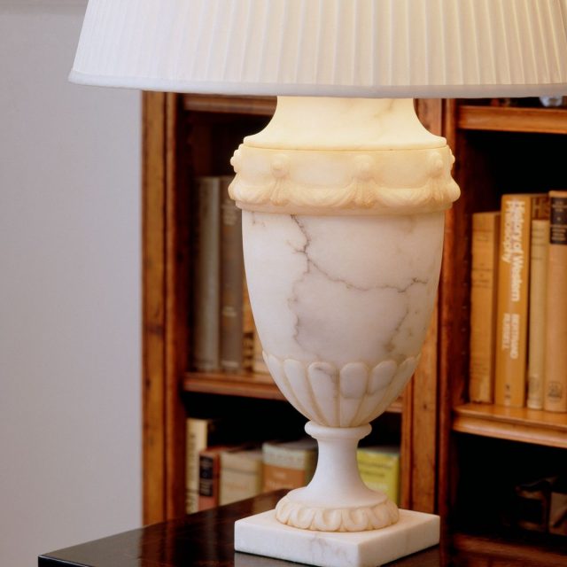 Настольная лампа VAUGHAN Trento Urn Table Lamp
