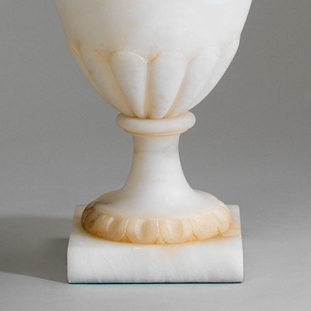 Настольная лампа VAUGHAN Trento Urn Table Lamp